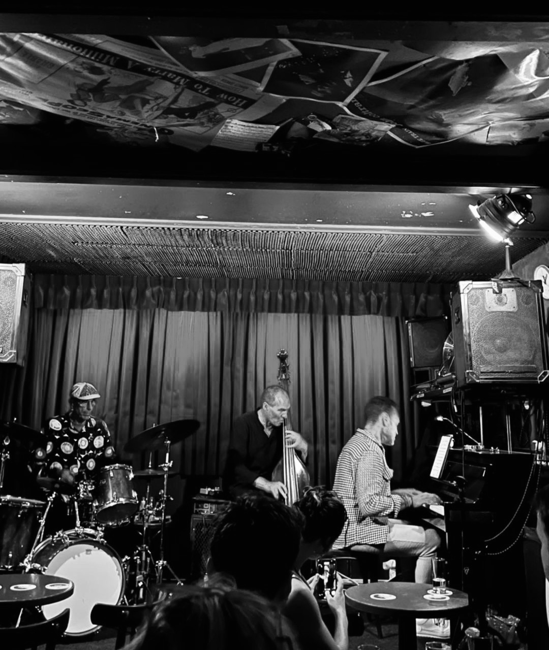 Ambiance chaleureuse et concert live au Jazz Café Alto à Amsterdam